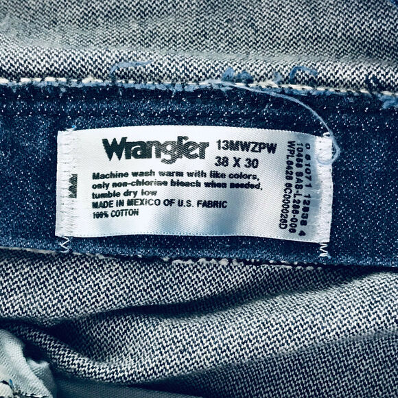 Wrangler 38X30 Blue Jeans Medium Wash 100% Cotton Straight D - Picture 2 of 4